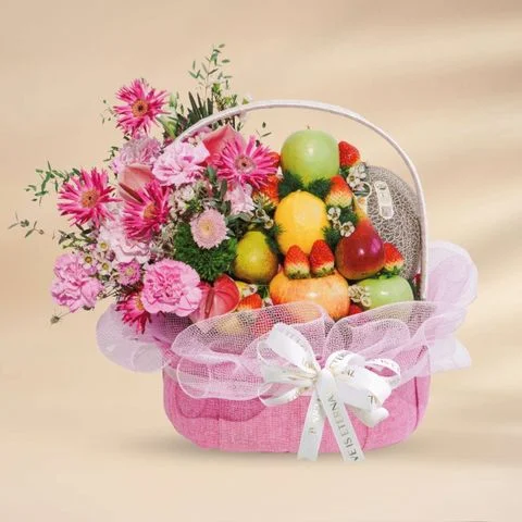 Giỏ Trái Cây Nhập và Hoa Tươi Tông Hồng